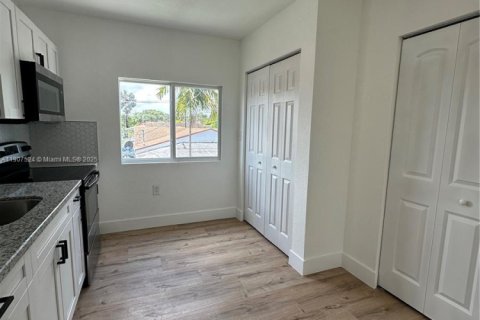 Снять в аренду виллу или дом в Майами, Флорида 4 спальни, 75.44м2, № 1963913 - фото 5