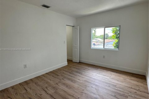 Снять в аренду виллу или дом в Майами, Флорида 4 спальни, 75.44м2, № 1963913 - фото 18