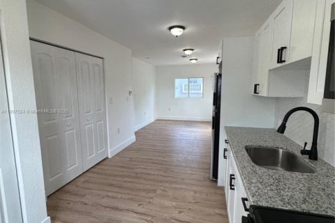 Снять в аренду виллу или дом в Майами, Флорида 4 спальни, 75.44м2, № 1963913 - фото 6