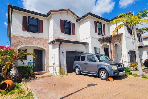 Adosado en venta en Hialeah, Florida, 3 dormitorios, 127.83 m2 № 2085074 - foto 9