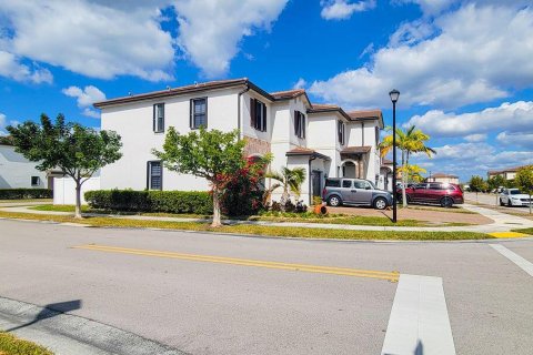 Adosado en venta en Hialeah, Florida, 3 dormitorios, 127.83 m2 № 2085074 - foto 6