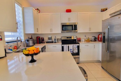 Adosado en venta en Hialeah, Florida, 3 dormitorios, 127.83 m2 № 2085074 - foto 10