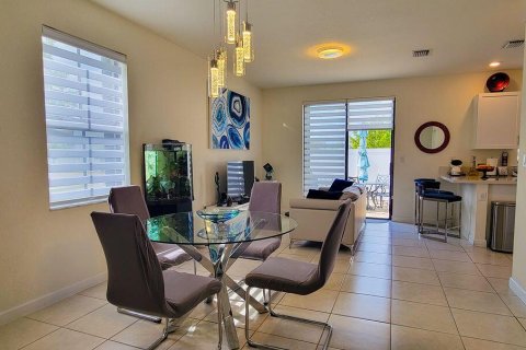 Adosado en venta en Hialeah, Florida, 3 dormitorios, 127.83 m2 № 2085074 - foto 15
