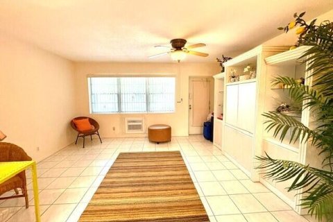 Condo in West Palm Beach, Florida, 1 bedroom  № 2240465 - photo 12