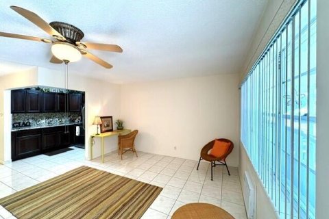 Condo in West Palm Beach, Florida, 1 bedroom  № 2240465 - photo 15