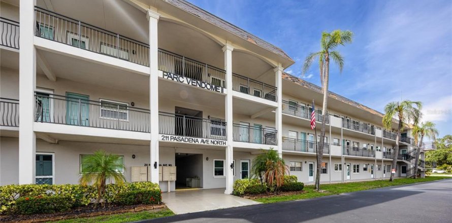 Condominio en Saint Petersburg, Florida, 2 dormitorios  № 1804050