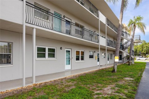 Condominio en venta en Saint Petersburg, Florida, 2 dormitorios, 116.59 m2 № 1804050 - foto 8
