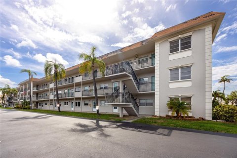 Condominio en venta en Saint Petersburg, Florida, 2 dormitorios, 116.59 m2 № 1804050 - foto 9