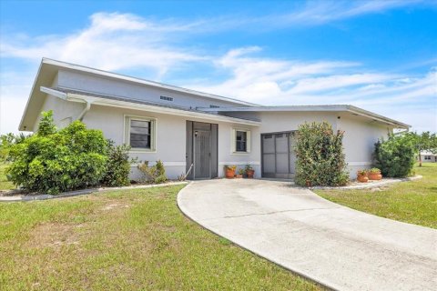 Villa ou maison à vendre à Punta Gorda, Floride: 3 chambres, 128.58 m2 № 2214001 - photo 2
