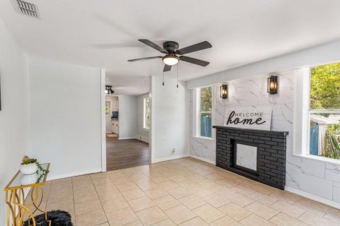 Villa ou maison à vendre à DeLand, Floride: 3 chambres, 125.42 m2 № 2095335 - photo 2