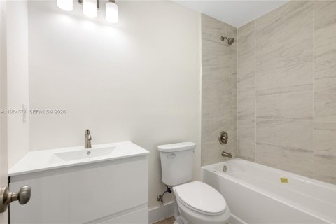 Townhouse in Sunrise, Florida 3 bedrooms, 104.33 sq.m. № 2027195 - photo 17