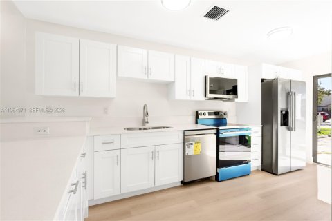 Townhouse in Sunrise, Florida 3 bedrooms, 104.33 sq.m. № 2027195 - photo 8