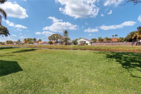 Townhouse in Sunrise, Florida 3 bedrooms, 104.33 sq.m. № 2027195 - photo 24