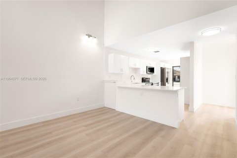 Townhouse in Sunrise, Florida 3 bedrooms, 104.33 sq.m. № 2027195 - photo 11