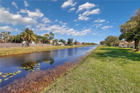 Townhouse in Sunrise, Florida 3 bedrooms, 104.33 sq.m. № 2027195 - photo 22