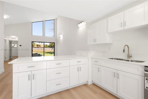 Townhouse in Sunrise, Florida 3 bedrooms, 104.33 sq.m. № 2027195 - photo 4