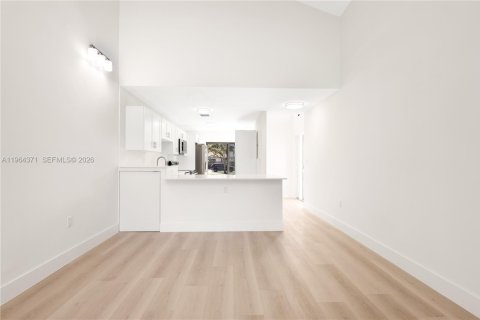 Townhouse in Sunrise, Florida 3 bedrooms, 104.33 sq.m. № 2027195 - photo 9