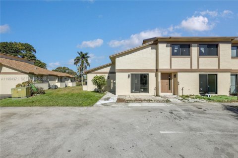 Townhouse in Sunrise, Florida 3 bedrooms, 104.33 sq.m. № 2027195