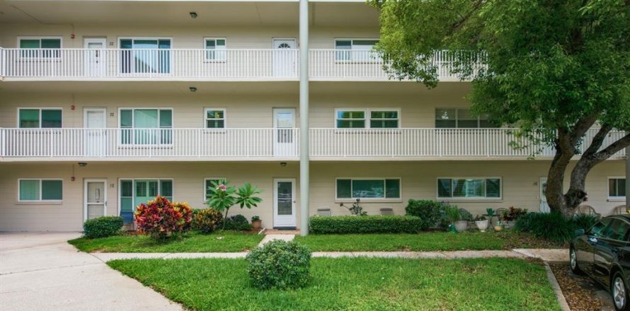 Condo in Clearwater, Florida, 2 bedrooms № 2198076