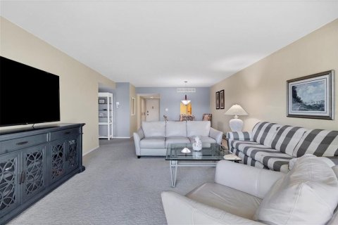 Condo in Sarasota, Florida, 2 bedrooms  № 1655882 - photo 9