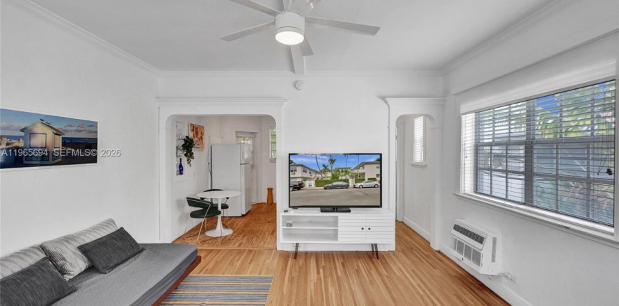 Estudio en el Condominio en Miami Beach, Florida  № 2027312