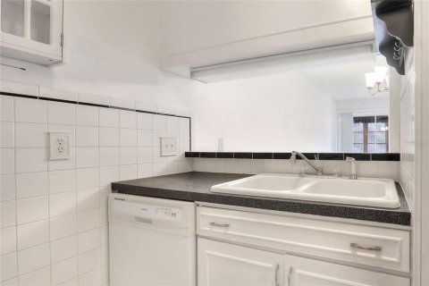 Condo in Winter Haven, Florida, 2 bedrooms  № 1685089 - photo 15