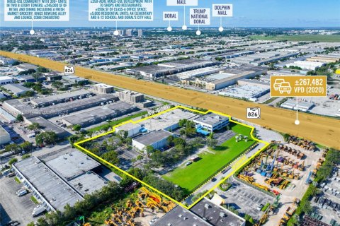 Commercial property in Miami-Dade, Florida № 1754014 - photo 1