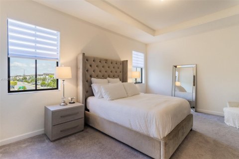 Adosado en venta en Hialeah, Florida, 3 dormitorios, 158.68 m2 № 2019484 - foto 19