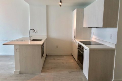 Condo in Miami, Florida, 1 bedroom  № 1060730 - photo 7