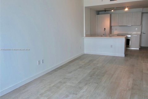Condo in Miami, Florida, 1 bedroom  № 1060730 - photo 9