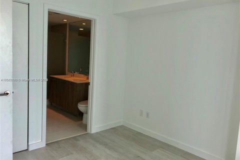 Condo in Miami, Florida, 1 bedroom  № 1060730 - photo 11