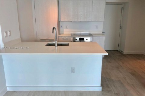Condo in Miami, Florida, 1 bedroom  № 1060730 - photo 3