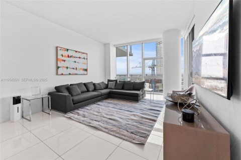 Condominio en venta en Miami, Florida, 3 dormitorios, 204.76 m2 № 1993642 - foto 2