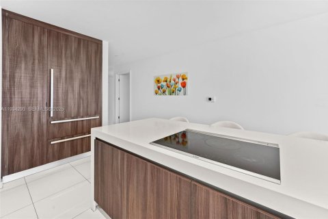 Condominio en venta en Miami, Florida, 3 dormitorios, 204.76 m2 № 1993642 - foto 9