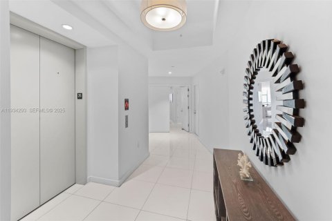 Condominio en venta en Miami, Florida, 3 dormitorios, 204.76 m2 № 1993642 - foto 15