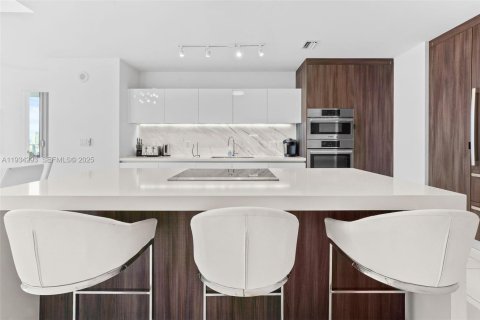 Condominio en venta en Miami, Florida, 3 dormitorios, 204.76 m2 № 1993642 - foto 8