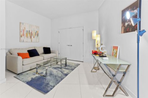 Condominio en venta en Miami, Florida, 3 dormitorios, 204.76 m2 № 1993642 - foto 16