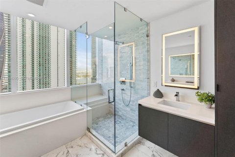 Condominio en venta en Miami, Florida, 3 dormitorios, 204.76 m2 № 1993642 - foto 26