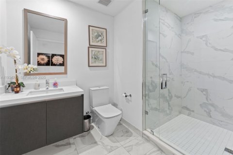 Condominio en venta en Miami, Florida, 3 dormitorios, 204.76 m2 № 1993642 - foto 19