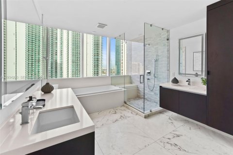 Condominio en venta en Miami, Florida, 3 dormitorios, 204.76 m2 № 1993642 - foto 21