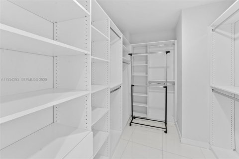 Condominio en venta en Miami, Florida, 3 dormitorios, 204.76 m2 № 1993642 - foto 22