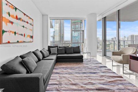 Condominio en venta en Miami, Florida, 3 dormitorios, 204.76 m2 № 1993642 - foto 3
