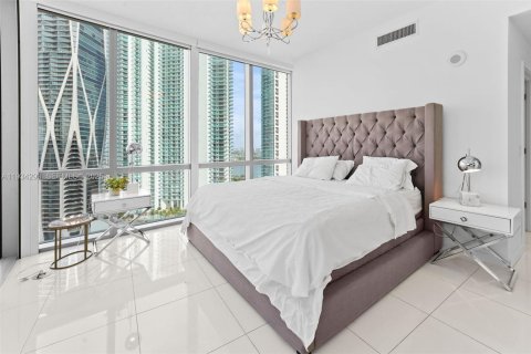 Condominio en venta en Miami, Florida, 3 dormitorios, 204.76 m2 № 1993642 - foto 17
