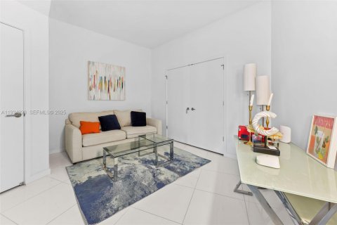 Condominio en venta en Miami, Florida, 3 dormitorios, 204.76 m2 № 1993642 - foto 14