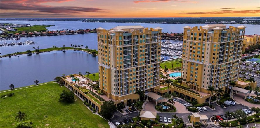 Condo in Palmetto, Florida, 2 bedrooms № 1886675