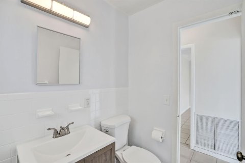 Villa ou maison à louer à Miami, Floride: 4 chambres, 182.83 m2 № 2376543 - photo 25