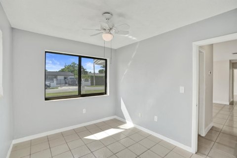 Villa ou maison à louer à Miami, Floride: 4 chambres, 182.83 m2 № 2376543 - photo 28