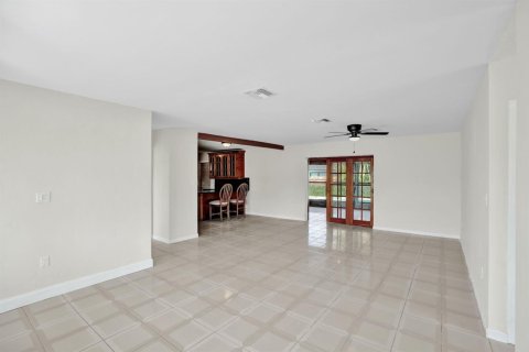 Villa ou maison à louer à Miami, Floride: 4 chambres, 182.83 m2 № 2376543 - photo 11