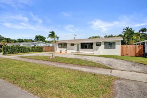 Villa ou maison à louer à Miami, Floride: 4 chambres, 182.83 m2 № 2376543 - photo 9