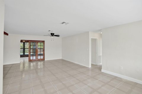 Villa ou maison à louer à Miami, Floride: 4 chambres, 182.83 m2 № 2376543 - photo 10